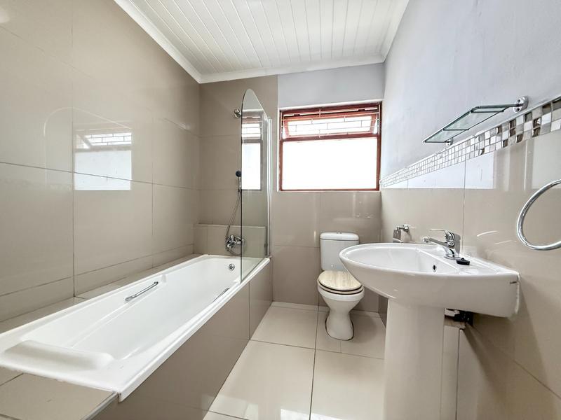 4 Bedroom Property for Sale in Bergzicht Western Cape